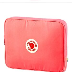 FJA’LLRAVEN KANKEN Table case 15’.